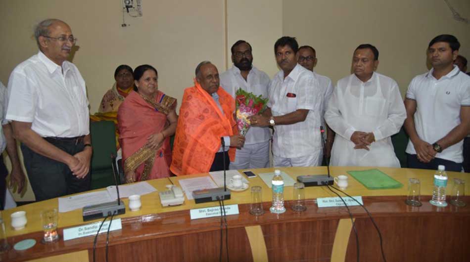 Suresh Haware Satkar Photo