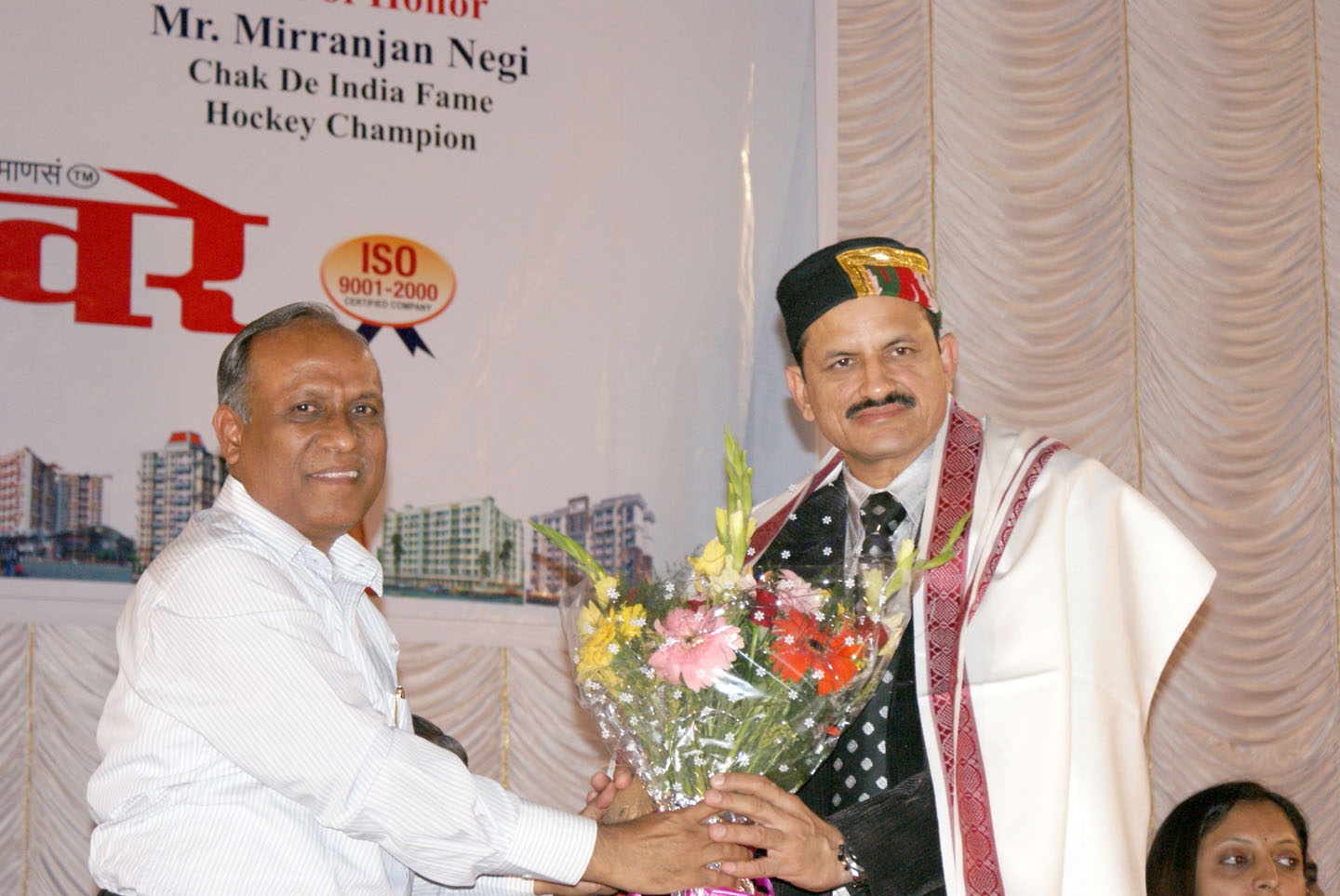 Felicitating Hockey Champion & Chak De India fame Mir Ranjan Negi